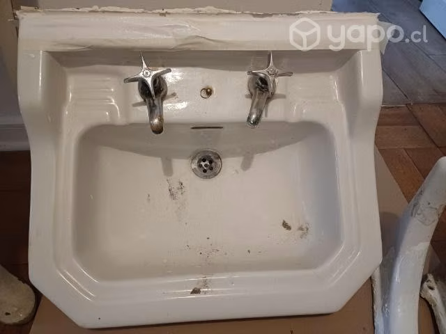 Lavamanos de pared antiguo