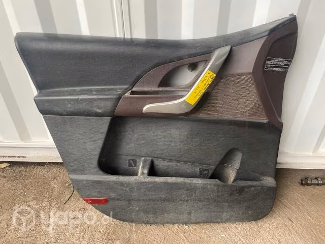 Tapiz puerta delantera izquierda Mahindra XUV 2015