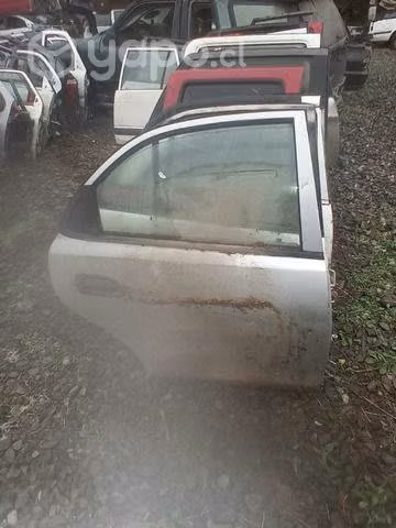 Mazda artis 99 Puerta trasera derecha manilla chap