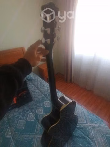 Guitarra. teclado niño