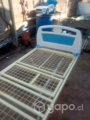 Cama clínica en buen estado - Imagen 3