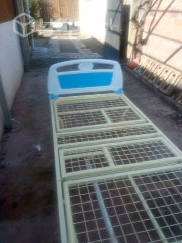 Cama clínica en buen estado - Imagen 2