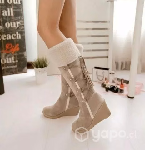 Botas con chuporro favor escriba me, no llame.