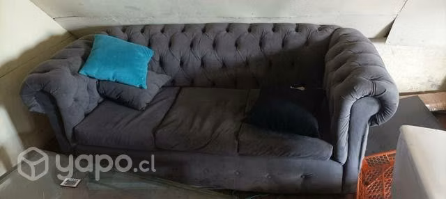 Una mesa de centro y un sofa con 3 cojines - Imagen 2