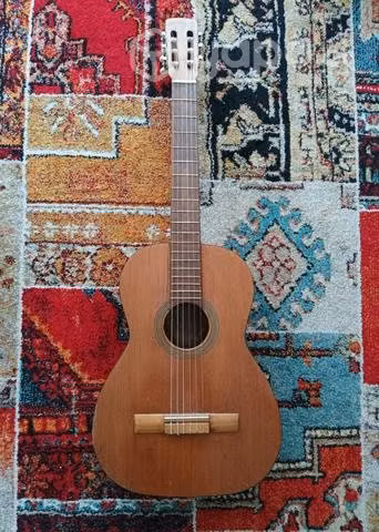 Guitarra Folclórica Antigua En Perfecto Estado
