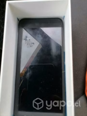 Celular j8
