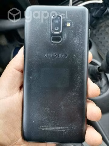 Celular j8