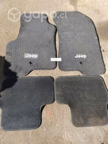 Juego Alfombras Piso (JPT077) Jeep Patriot 2.4