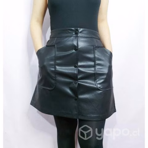 Falda cuerina M/L broches