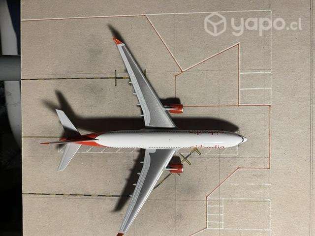 Avión a escala 1/500 HERPA - Imagen 3