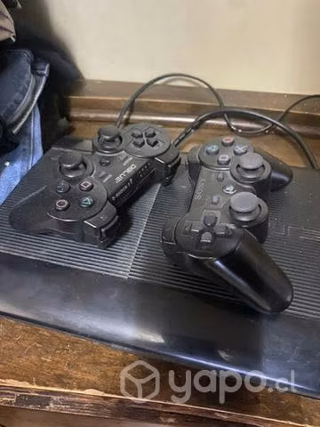 Play 3 con juegos y 2 mandos, en excelente estado