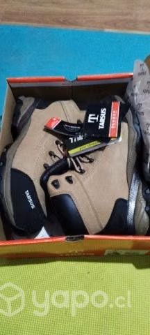 Zapatos de seguridad nuevos
