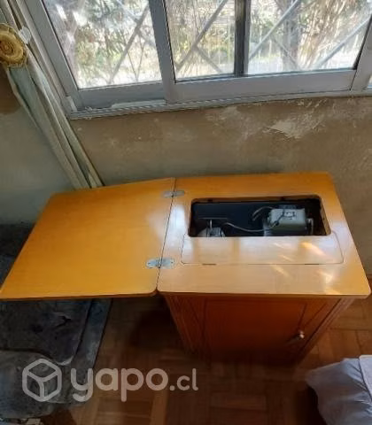 Máquina de Coser con Mueble - Imagen 2