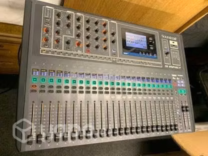 Consola digital Soundcraft SI Impact casi nueva