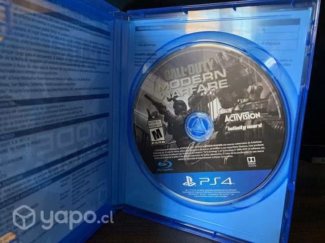 Juegos PS4 God of war y Call of duty