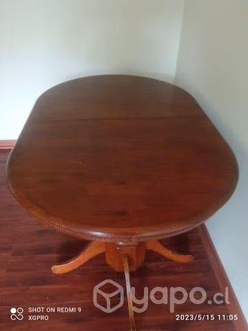 Mesa de madera sólida