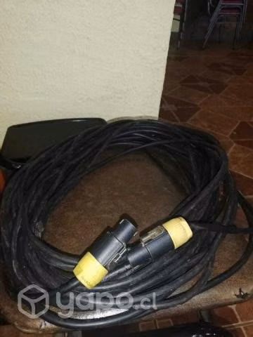 dos cajas acústicas + 2 cables speakon