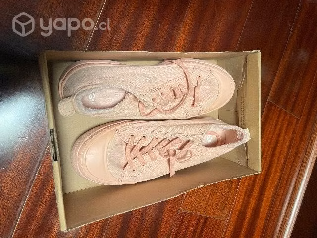 Zapatilla Ugg semi nueva