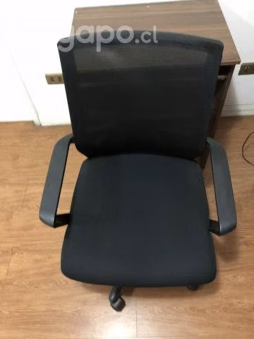 Silla y escritorio juntos