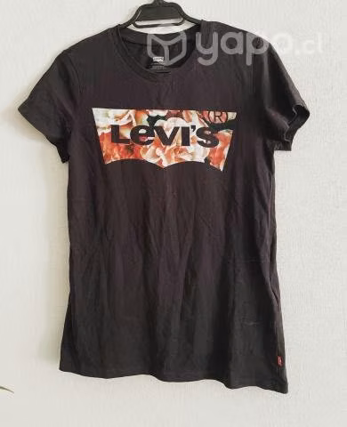 Polera Levi´s nueva sin uso talla XS