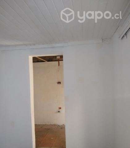 Casa dos pisos, dos locales comerciales - Imagen 4