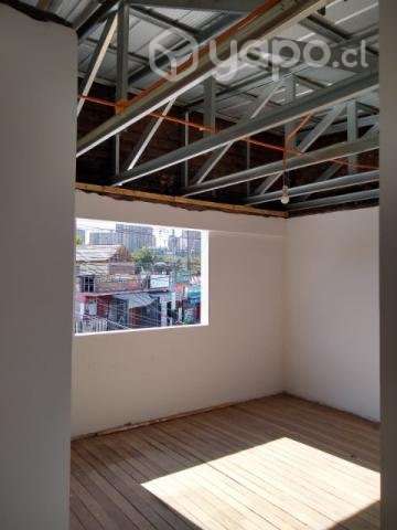 Casa dos pisos, dos locales comerciales - Imagen 5