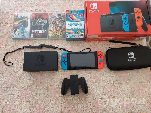 Nintendo Switch con mica + 4 juegos + bolso + caja