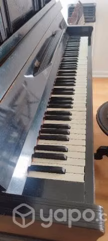 Piano Vertical alemán Bogs & Voigt