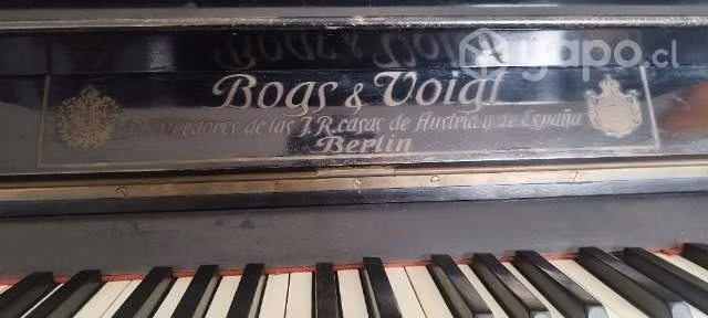 Piano Vertical alemán Bogs & Voigt