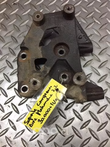 Soporte compresor aire acondicionado Mahindra