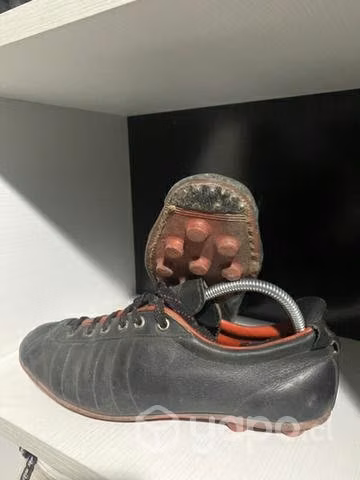 Zapatos de fútbol antiguos