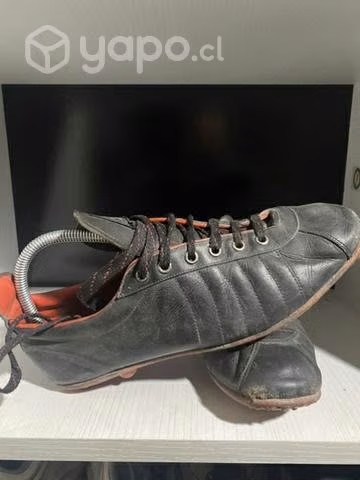 Zapatos de fútbol antiguos