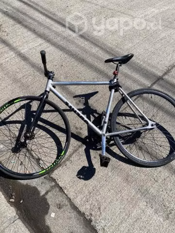 Bicicleta CRÉATE fixie