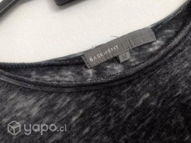 Polera BASEMENT S/M nueva sin uso - Imagen 3