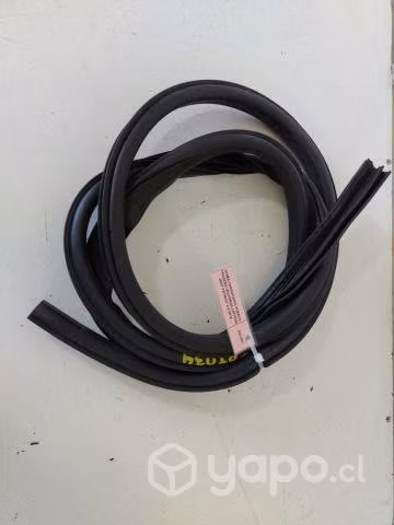 Goma Carroceria Pta tra izq (JPT034) Jeep Patriot