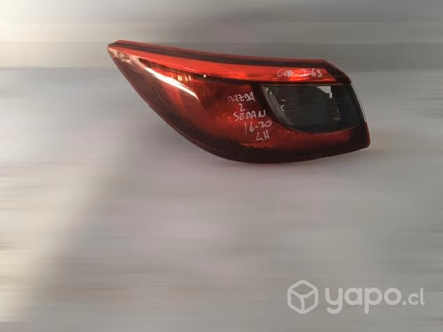 Foco trasero Lh Mazda 2 sedan 2016 2022 acf