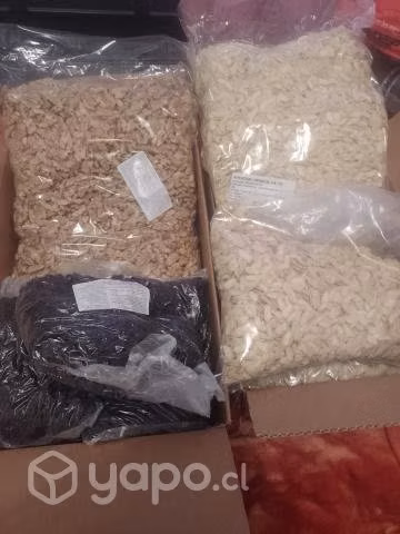 Frutos secos almendras nueces pasas