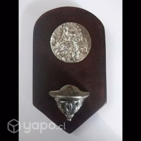 Virgencita con vasija para el Agua Bendita