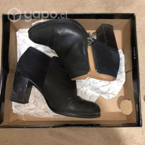 Lote de 11 Pares de Zapatos de Mujer