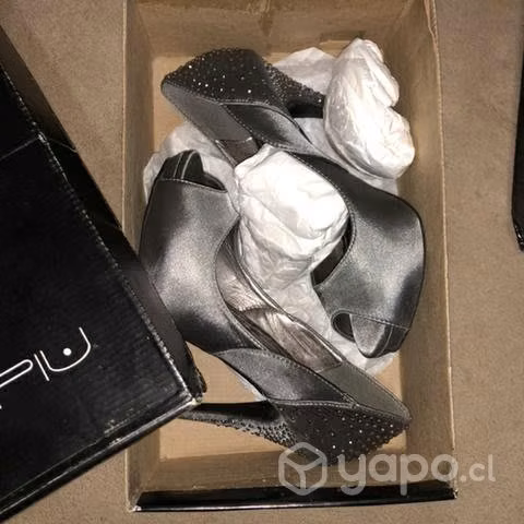 Lote de 11 Pares de Zapatos de Mujer