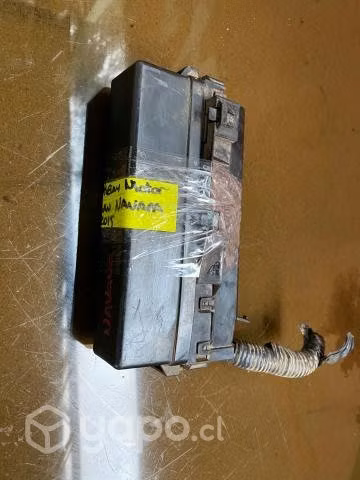 Caja relay motor Nissan Navara 2015