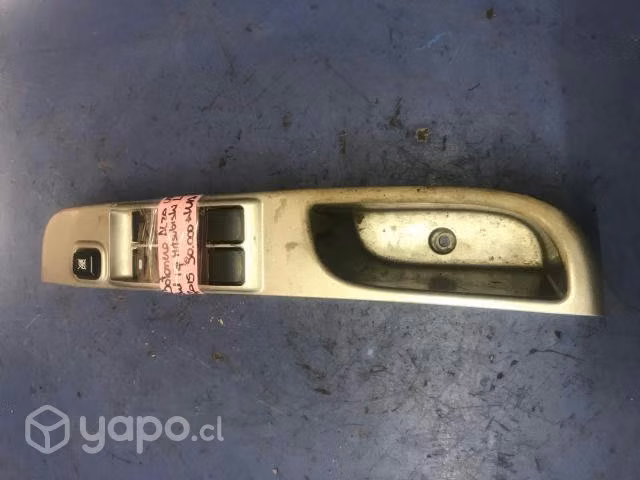 Botonera alza vidrio del izq Mitsubishi L200 2007