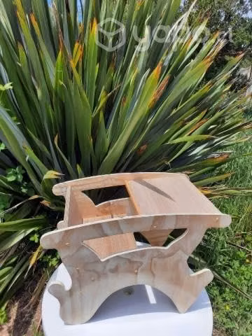 Caballitos de madera/ mesa y mecedora