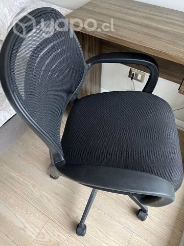 Escritorio y silla de oficina - Imagen 2