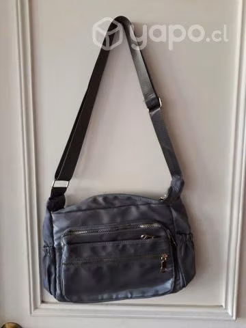 Bolso tipo cartera color gris