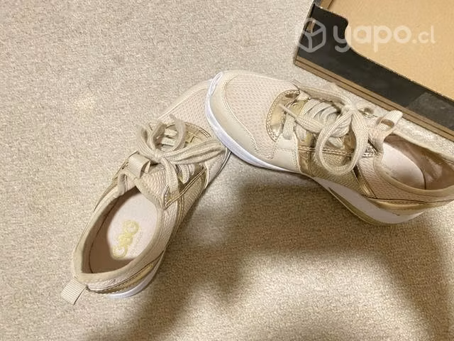 Zapatilla Guess número 35 un solo uso - Imagen 5