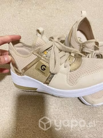 Zapatilla Guess número 35 un solo uso