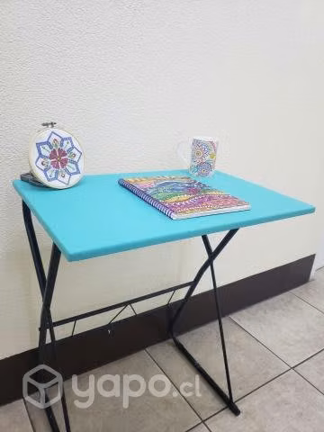 Mesita/escritorio celeste excelente estado