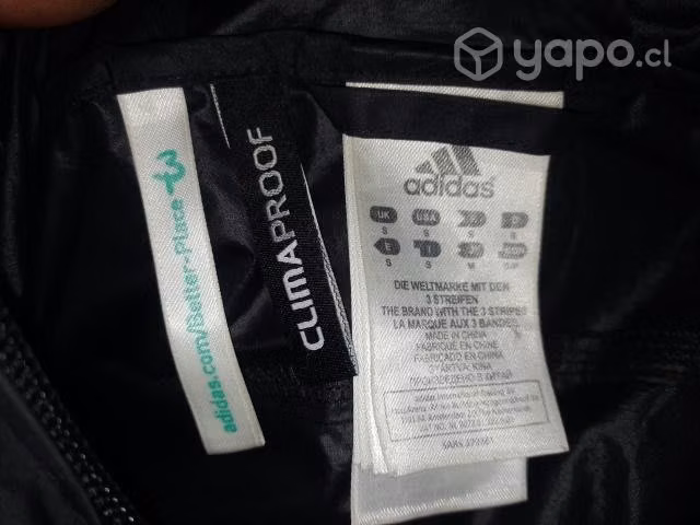 Corta vientos ( marca Adidas ) sin detalle