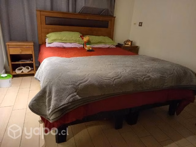 Cama 2 plazas + espaldo + 2 veladores